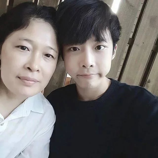 蓝固莺英